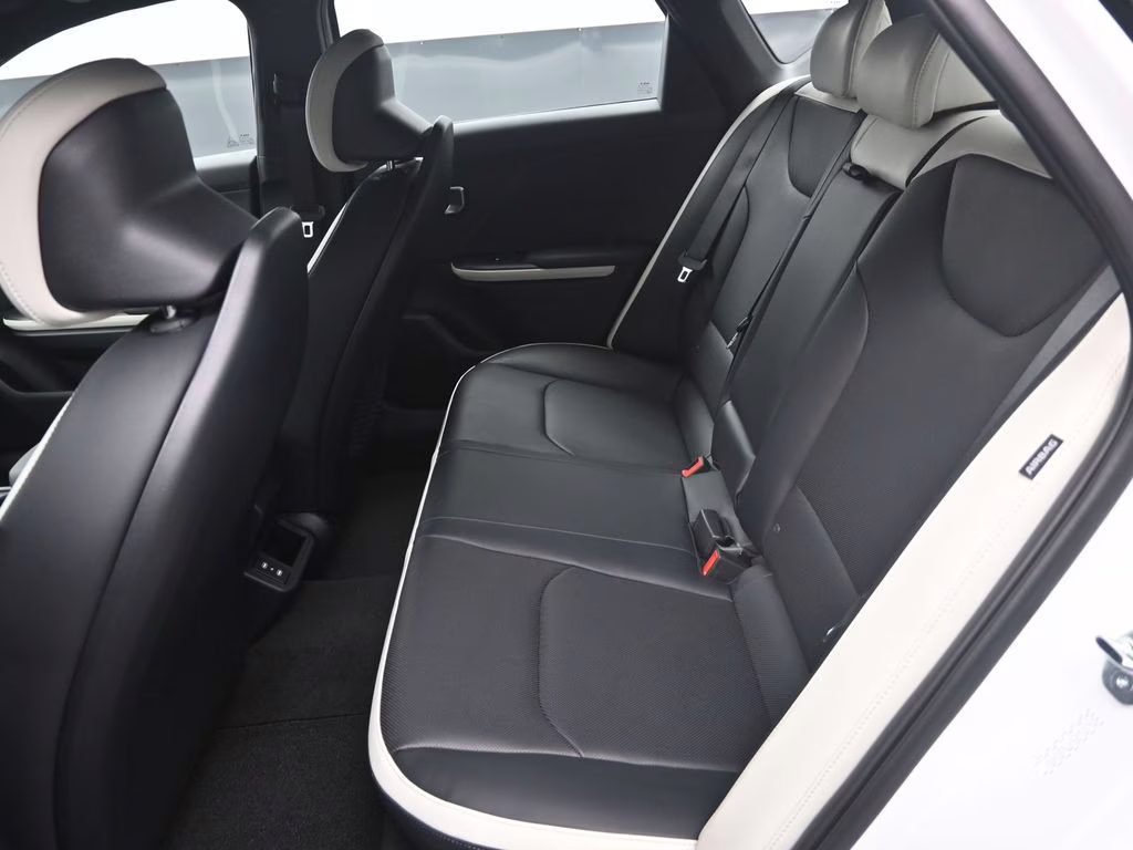 2026 Snow White Pearl Kia K4 GT-Line FWD Sedan