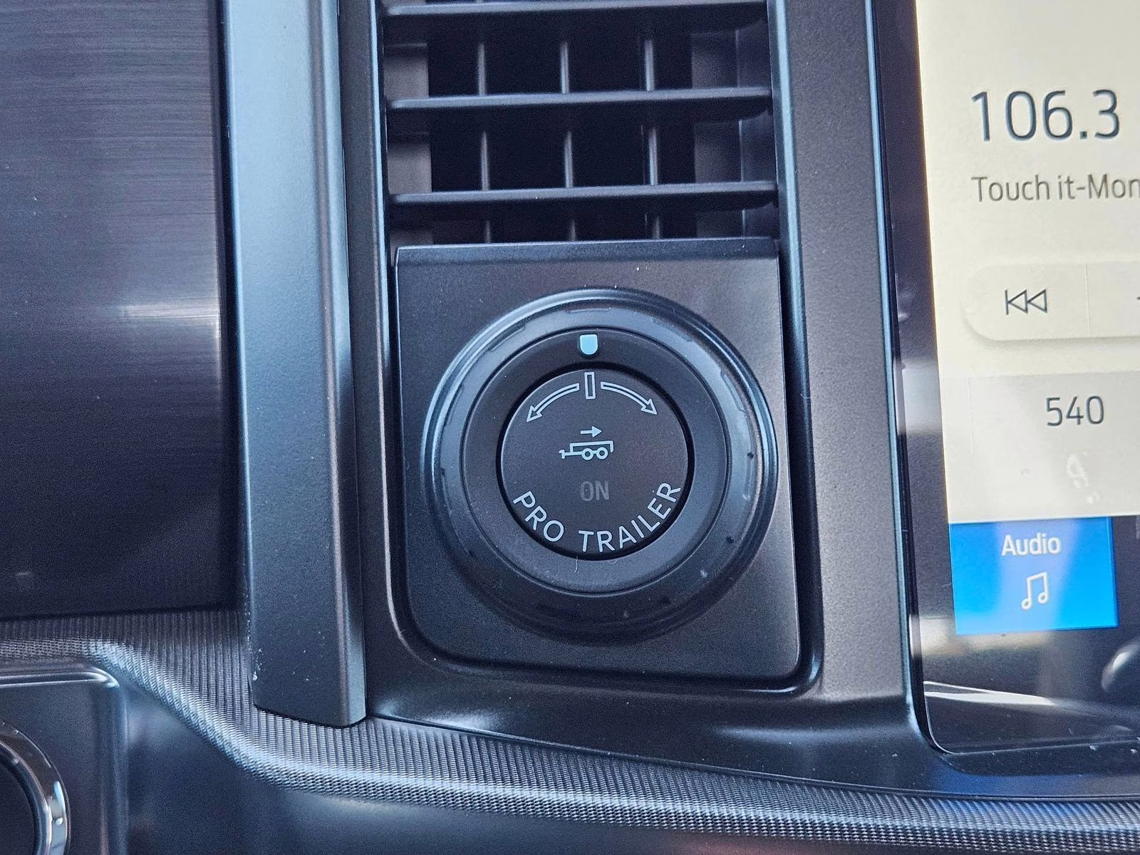 2026 Oxford White Ford F-150 Lariat 4X4 Truck