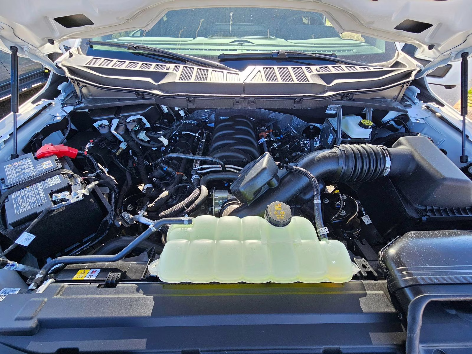 2026 Oxford White Ford F-150 Lariat 4X4 Truck