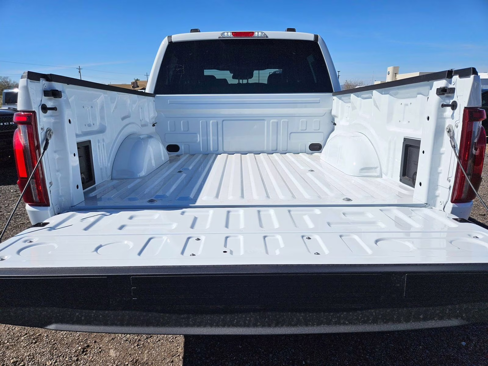 2026 Oxford White Ford F-150 Lariat 4X4 Truck