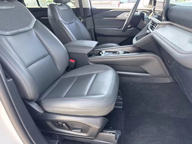 2026 White Metallic Ford Explorer Active RWD SUV