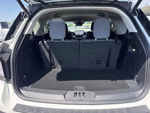 2026 White Metallic Ford Explorer Active RWD SUV