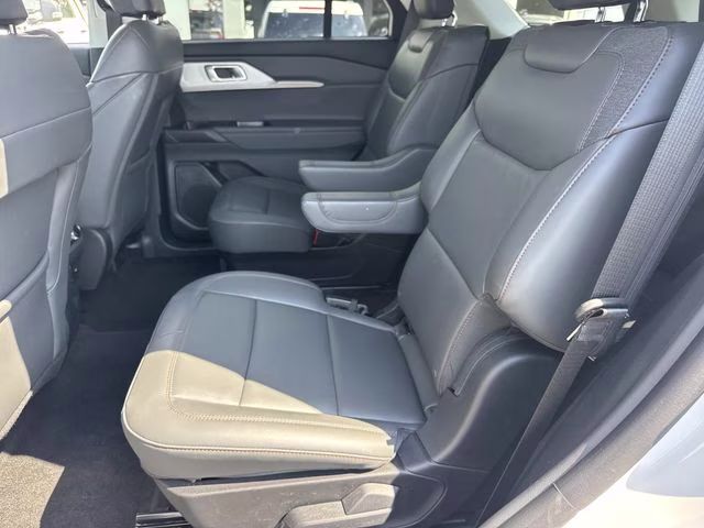 2026 White Metallic Ford Explorer Active RWD SUV
