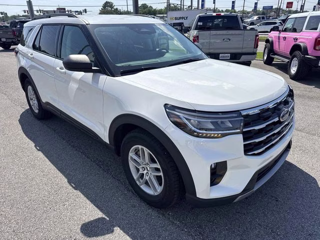 2026 White Metallic Ford Explorer Active RWD SUV