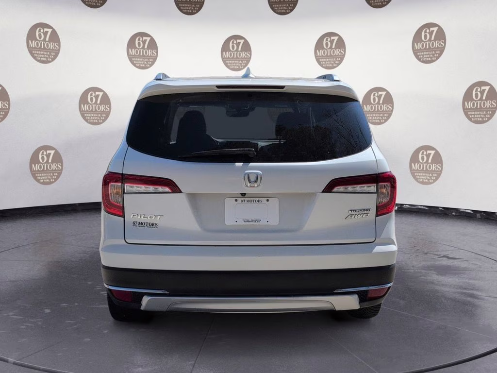 2021 White Honda Pilot Touring AWD SUV