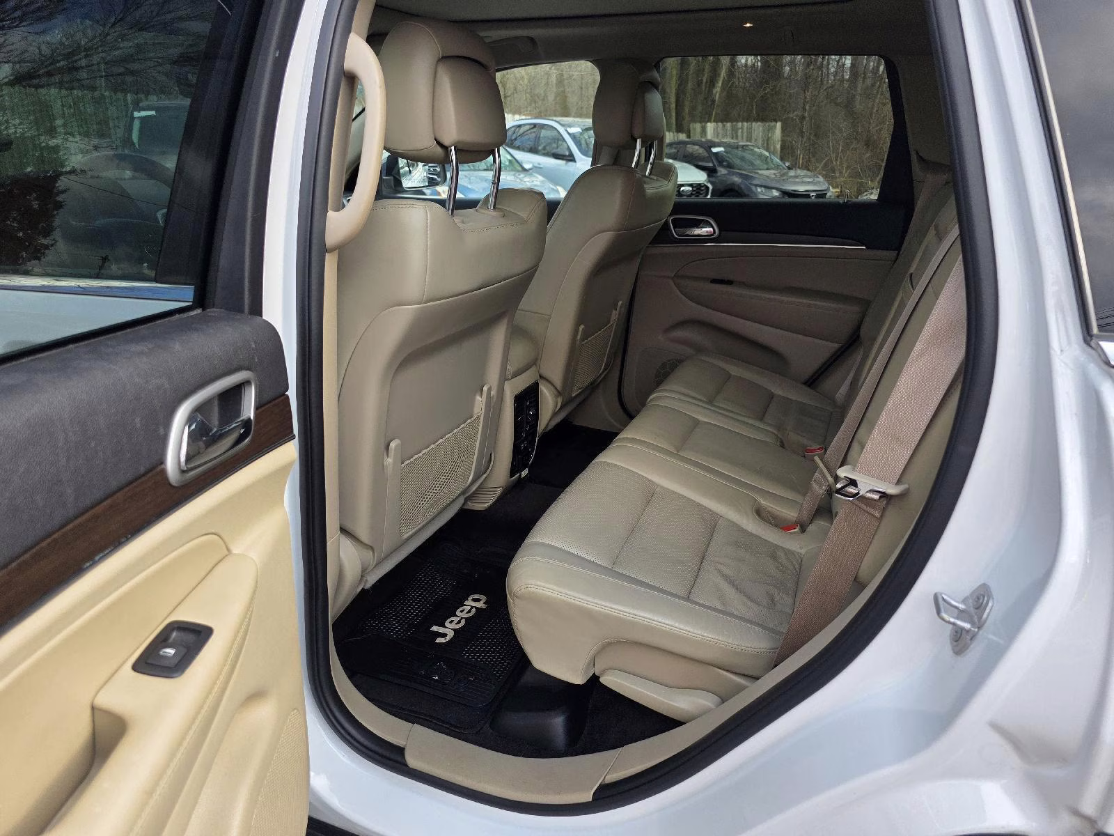 2018 Bright White Clearcoat Jeep Grand Cherokee Limited RWD SUV