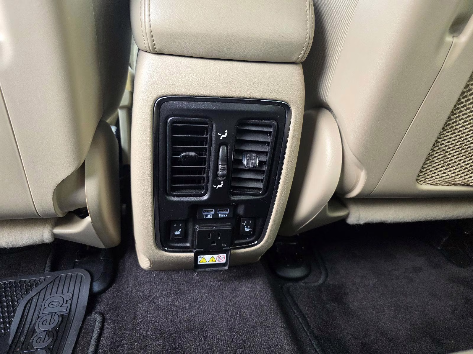 2018 Bright White Clearcoat Jeep Grand Cherokee Limited RWD SUV