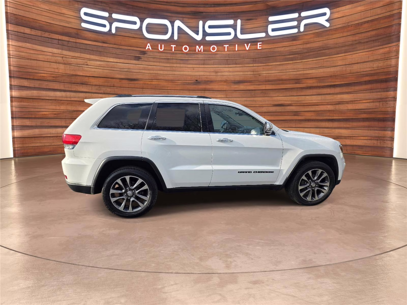 2018 Bright White Clearcoat Jeep Grand Cherokee Limited RWD SUV