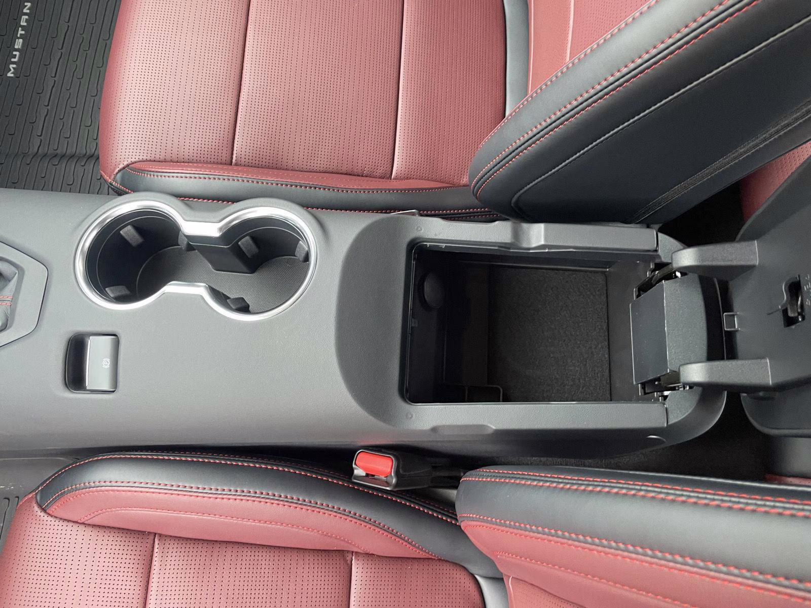 2026 Molten Magenta Metallic Tinted Clearcoat Ford Mustang GT Premium RWD Fastback