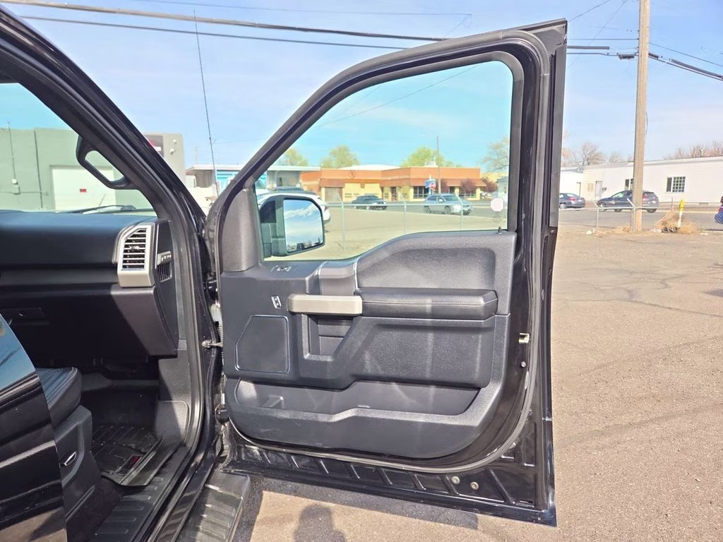 2016 Black Ford F-150 Lariat 4X4 Truck