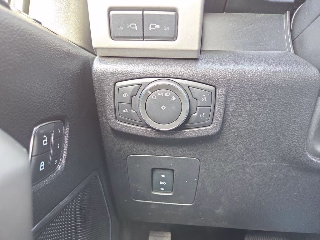 2016 Black Ford F-150 Lariat 4X4 Truck