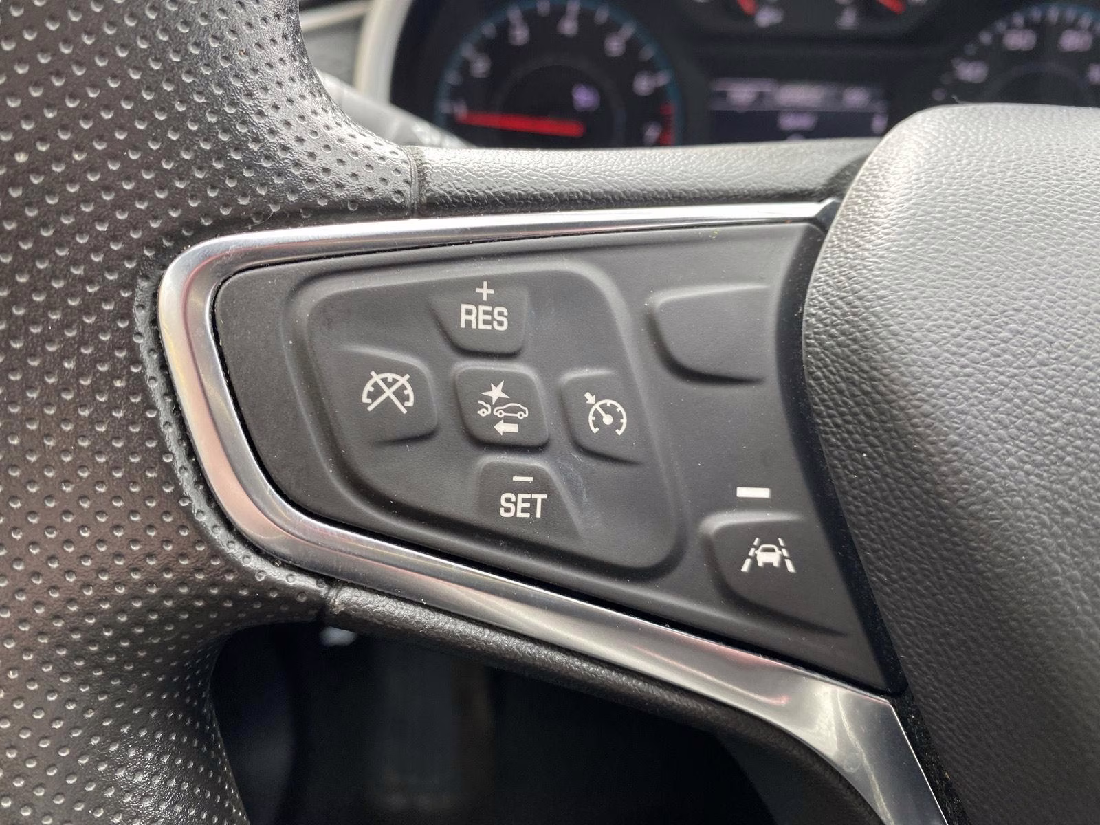 2024 Sterling Gray Metallic Chevrolet Malibu LT FWD Sedan