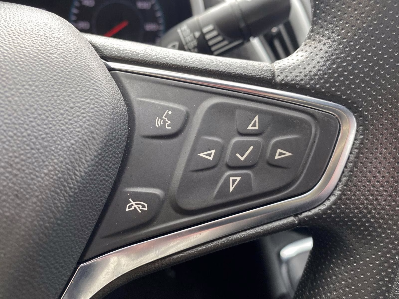 2024 Sterling Gray Metallic Chevrolet Malibu LT FWD Sedan