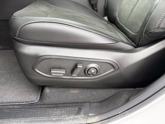 2026 Bright White Clearcoat Jeep Grand Cherokee Laredo Altitude RWD SUV