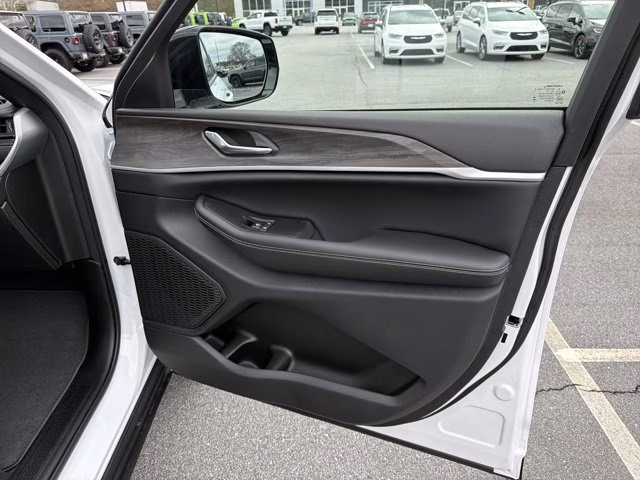 2026 Bright White Clearcoat Jeep Grand Cherokee Laredo Altitude RWD SUV