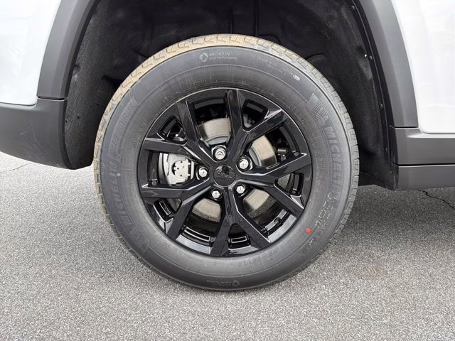 2026 Bright White Clearcoat Jeep Grand Cherokee Laredo Altitude RWD SUV