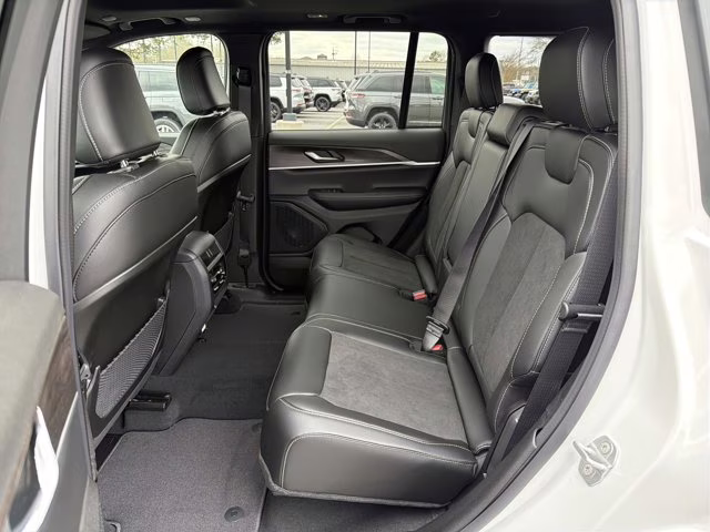 2026 Bright White Clearcoat Jeep Grand Cherokee Laredo Altitude RWD SUV