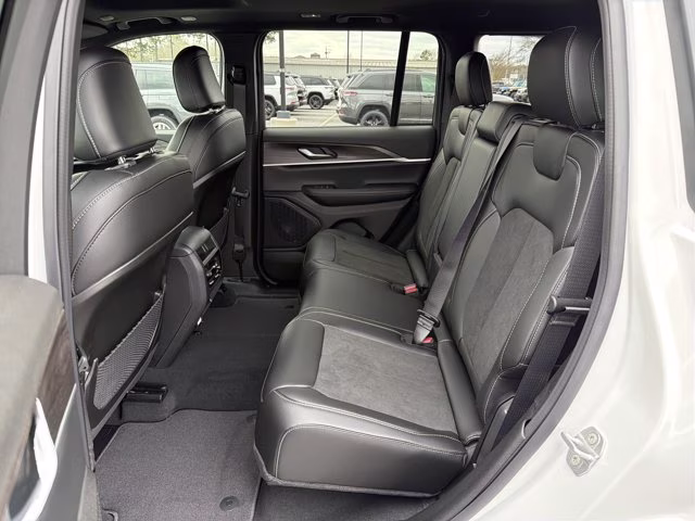 2026 Bright White Clearcoat Jeep Grand Cherokee Laredo Altitude RWD SUV