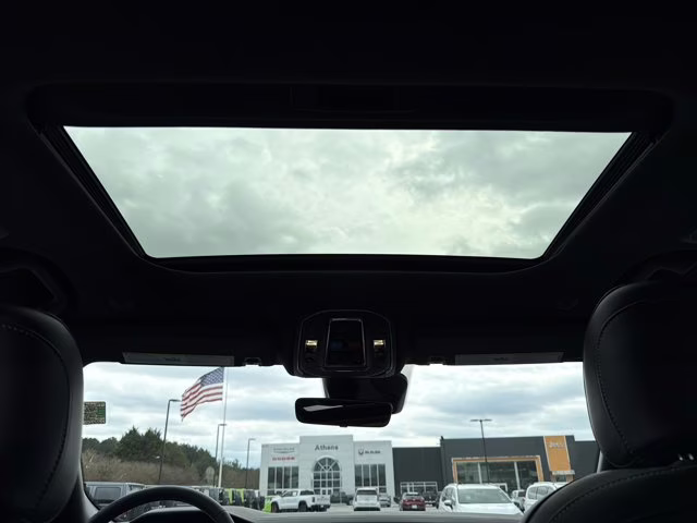 2026 Bright White Clearcoat Jeep Grand Cherokee Laredo Altitude RWD SUV