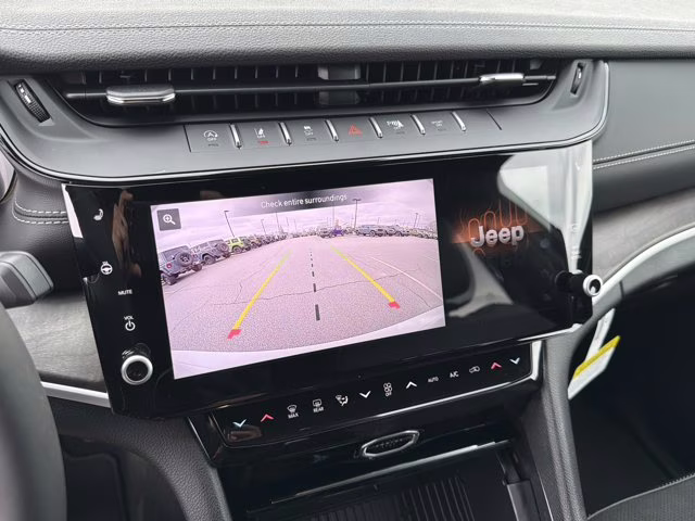 2026 Bright White Clearcoat Jeep Grand Cherokee Laredo Altitude RWD SUV