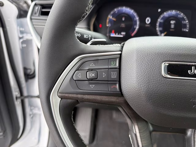 2026 Bright White Clearcoat Jeep Grand Cherokee Laredo Altitude RWD SUV