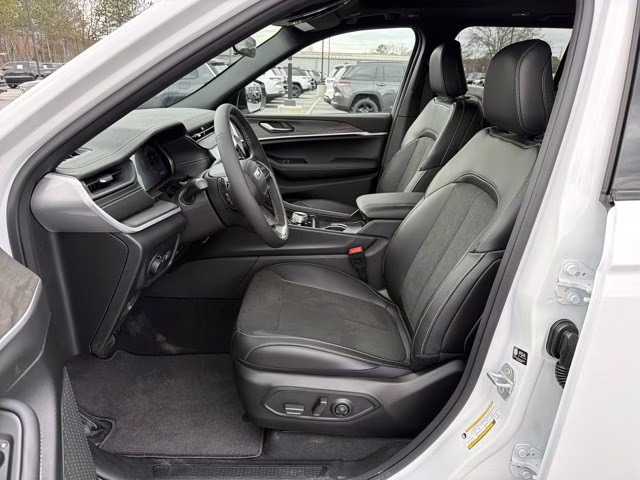 2026 Bright White Clearcoat Jeep Grand Cherokee Laredo Altitude RWD SUV