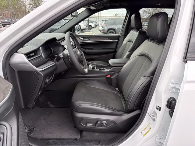 2026 Bright White Clearcoat Jeep Grand Cherokee Laredo Altitude RWD SUV