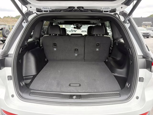 2026 Bright White Clearcoat Jeep Grand Cherokee Laredo Altitude RWD SUV