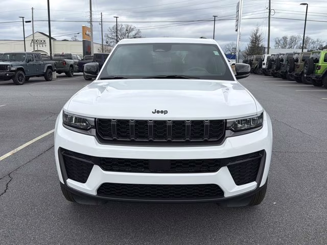 2026 Bright White Clearcoat Jeep Grand Cherokee Laredo Altitude RWD SUV