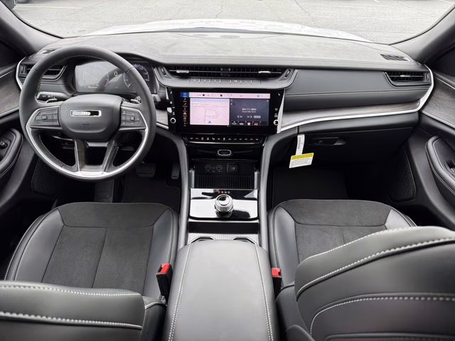 2026 Bright White Clearcoat Jeep Grand Cherokee Laredo Altitude RWD SUV