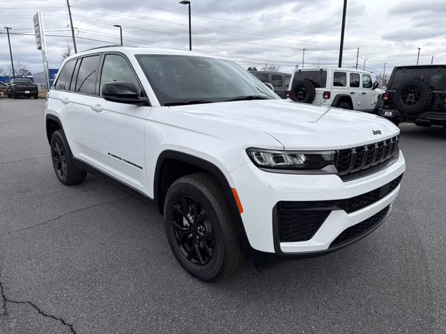2026 Bright White Clearcoat Jeep Grand Cherokee Laredo Altitude RWD SUV