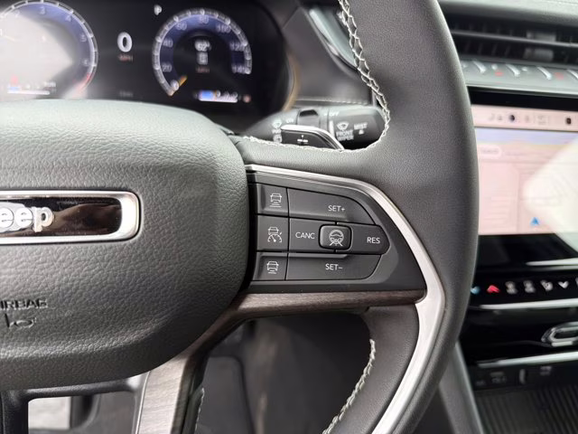 2026 Bright White Clearcoat Jeep Grand Cherokee Laredo Altitude RWD SUV