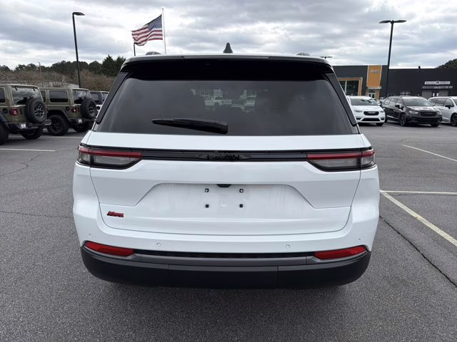 2026 Bright White Clearcoat Jeep Grand Cherokee Laredo Altitude RWD SUV