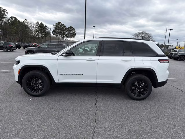 2026 Bright White Clearcoat Jeep Grand Cherokee Laredo Altitude RWD SUV