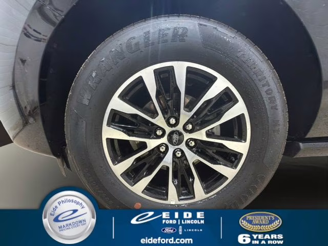 2025 Agate Black Metallic Ford Expedition Max Platinum 4X4 SUV