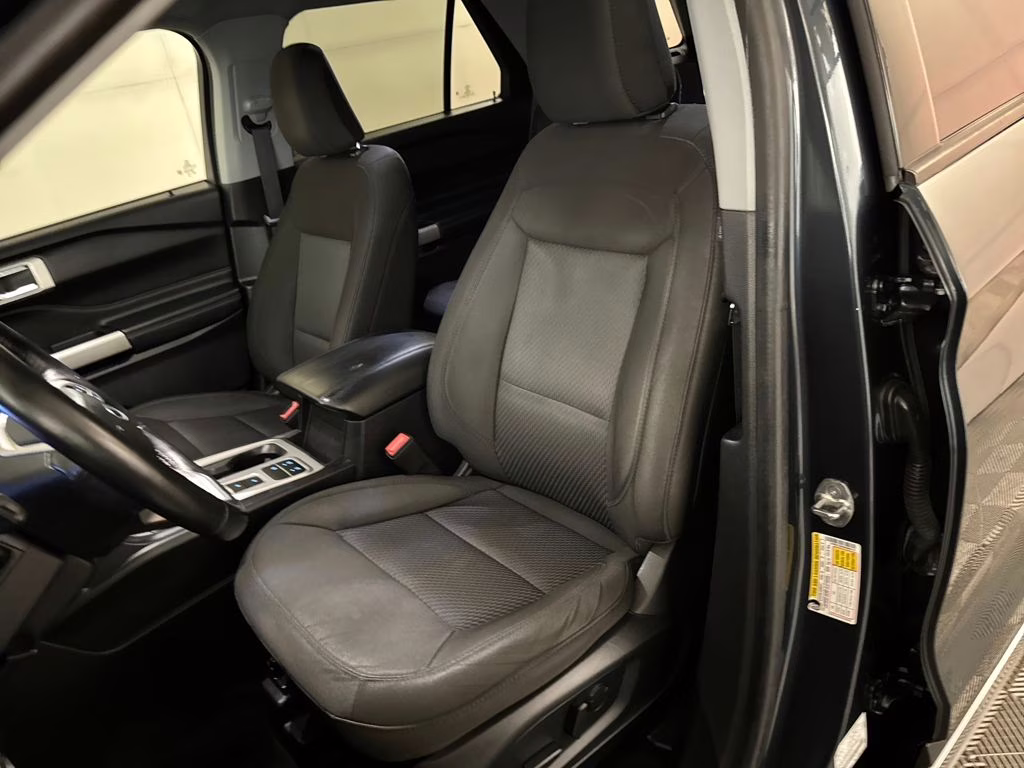 2022 Blue Metallic Ford Explorer XLT RWD SUV