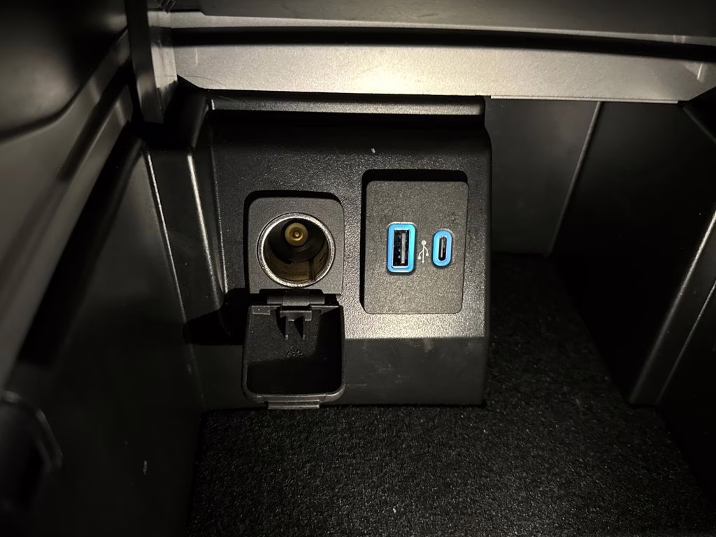 2022 Blue Metallic Ford Explorer XLT RWD SUV