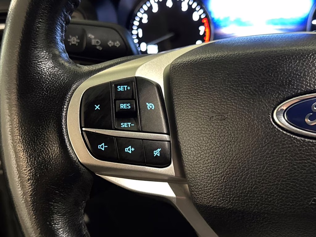 2022 Blue Metallic Ford Explorer XLT RWD SUV