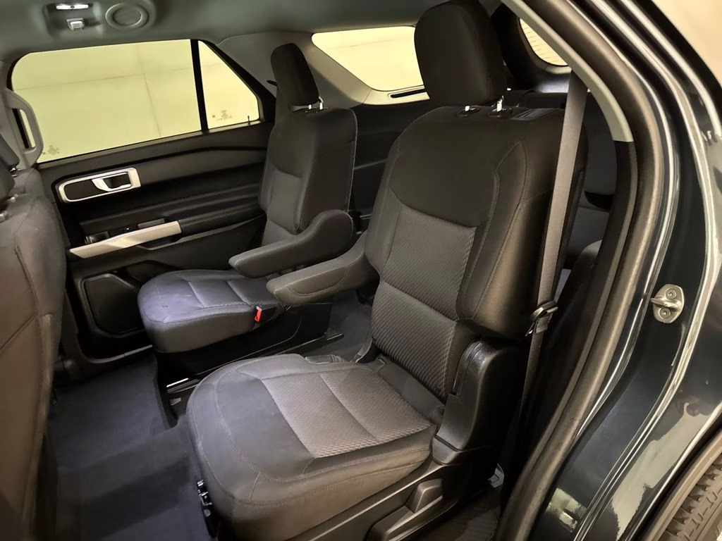 2022 Blue Metallic Ford Explorer XLT RWD SUV