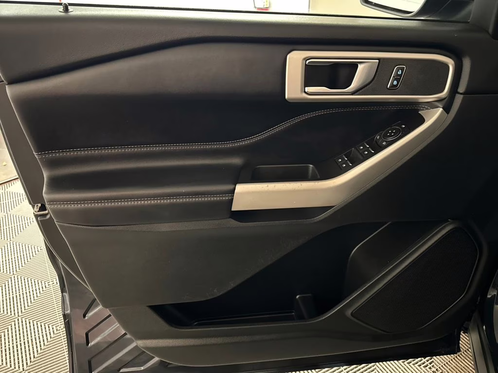 2022 Blue Metallic Ford Explorer XLT RWD SUV