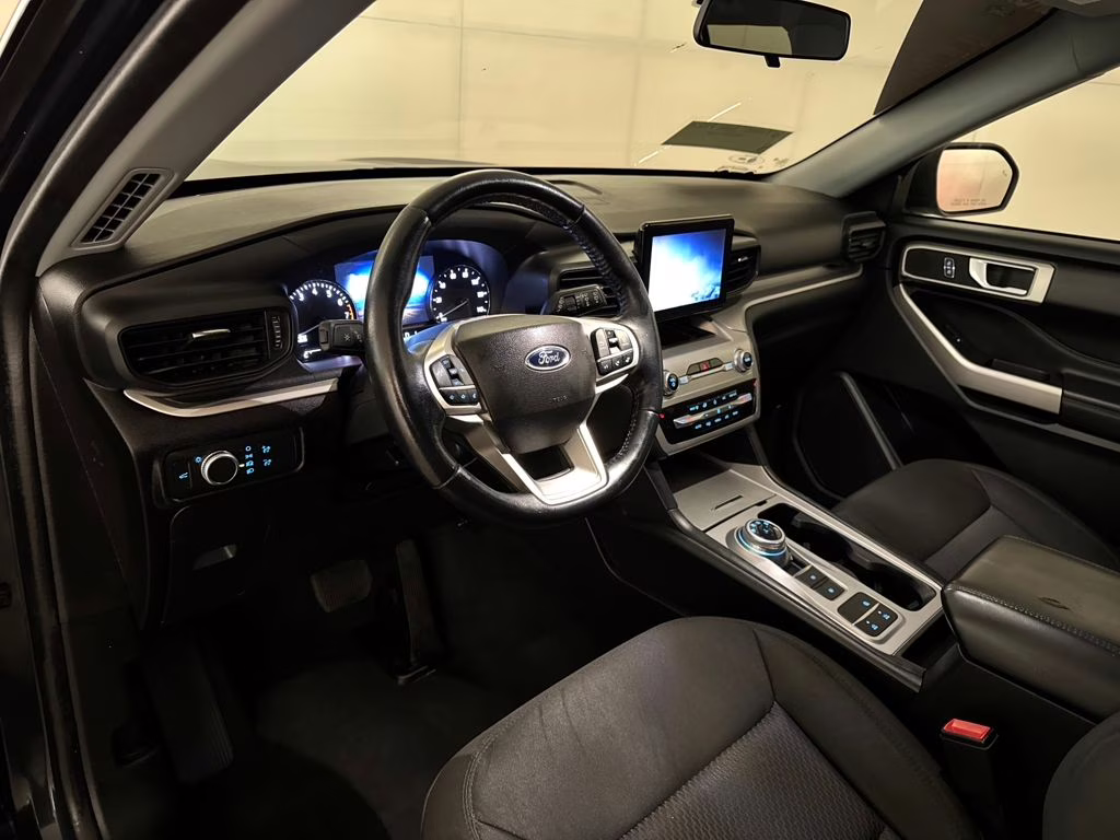 2022 Blue Metallic Ford Explorer XLT RWD SUV