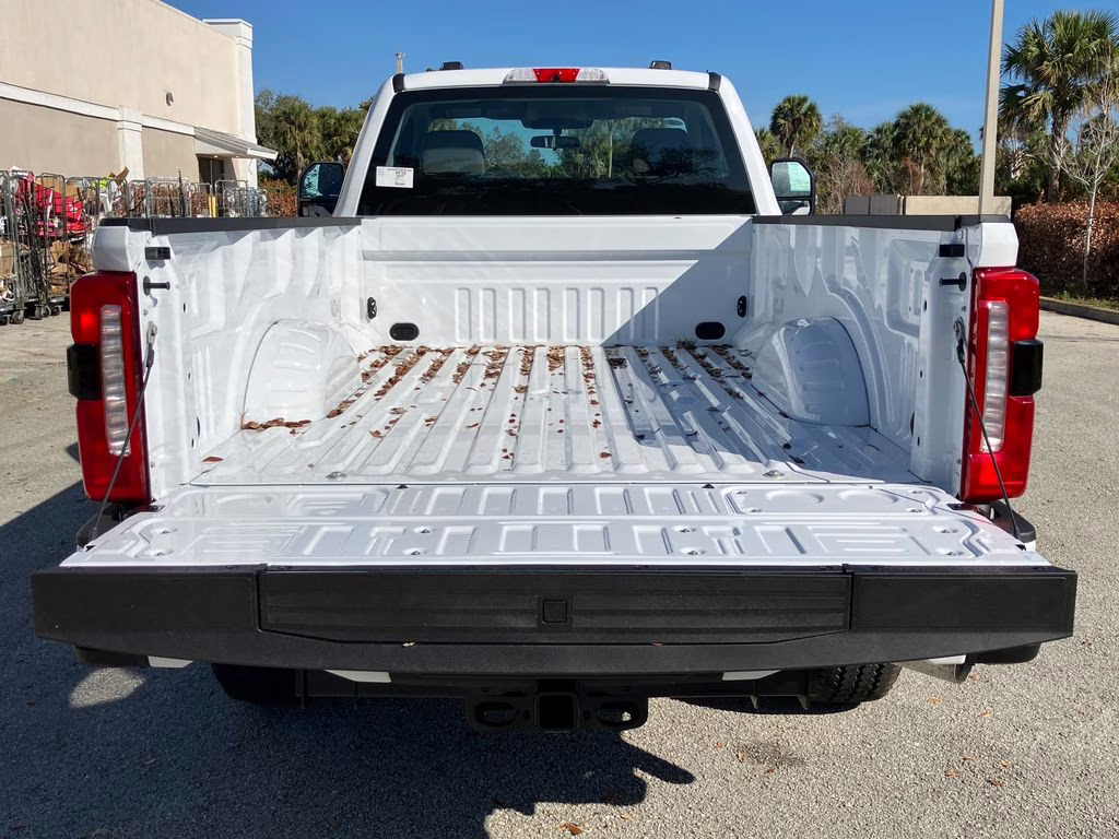 2026 Oxford White Ford Super Duty F-350 SRW XL 4X4 Truck