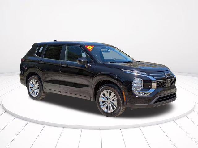 2026 Labrador Black Pearl Mitsubishi Outlander ES FWD SUV