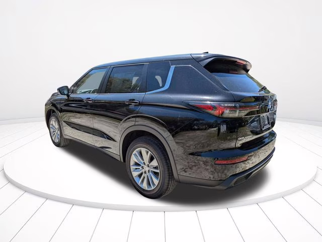 2026 Labrador Black Pearl Mitsubishi Outlander ES FWD SUV