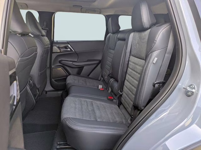 2026 Gray Mitsubishi Outlander SE FWD SUV