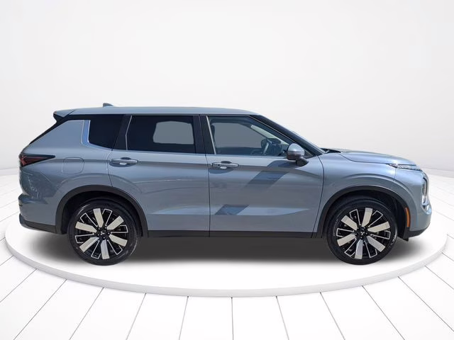 2026 Gray Mitsubishi Outlander SE FWD SUV