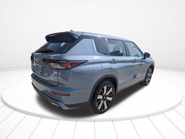2026 Gray Mitsubishi Outlander SE FWD SUV