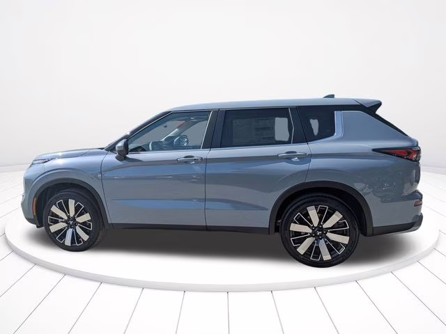 2026 Gray Mitsubishi Outlander SE FWD SUV
