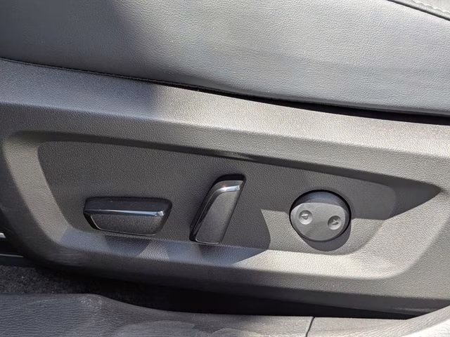 2026 White Diamond Mitsubishi Outlander ES AWD SUV