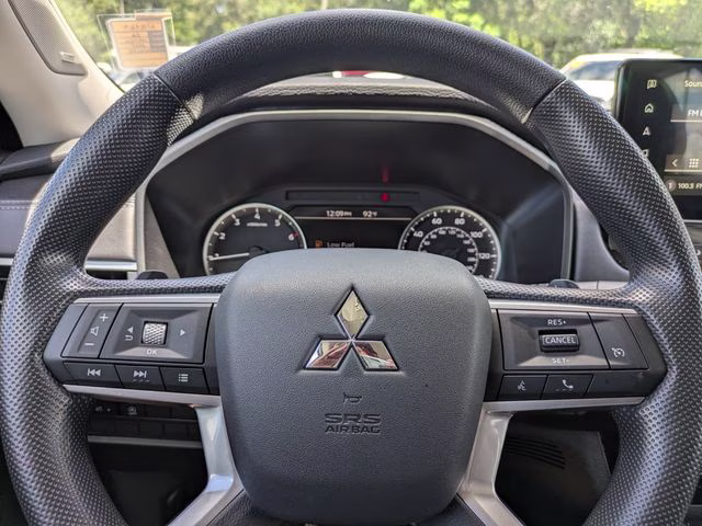 2026 White Diamond Mitsubishi Outlander ES AWD SUV